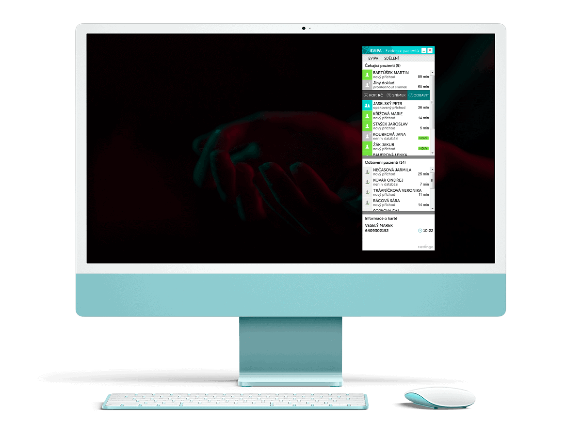 Obrázek počítače s otevřeným softwarem pro zdravotnictví